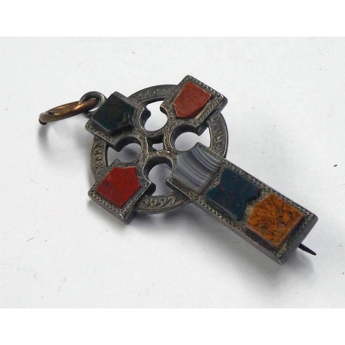 39 - SCOTTISH SILVER AGATE SET IONA CROSS BROOCH/PENDANT - 5.5CM LONG