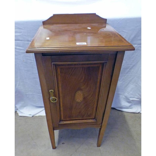 5003 - EARLY 20TH CENTURY MAHOGANY SINGLE DOOR BEDSIDE CABINET WITH BOXWOOD CROSSBANDING & DECORATIVE INLAY... 