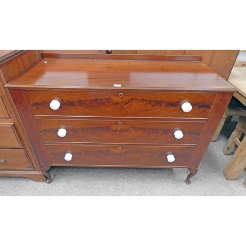 5025 - 19TH CENTURY MAHOGANY CHEST OF 3 DRAWERS ON QUEEN-ANNE SUPPORTS WIDTH 127 CM X HEIGHT 96 CM