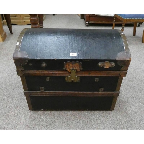 5037 - LEATHER BOUND CANVAS DOME TOP TRUNK WITH BRASS FIXTURES LENGTH 68 CM X HEIGHT 58 CM