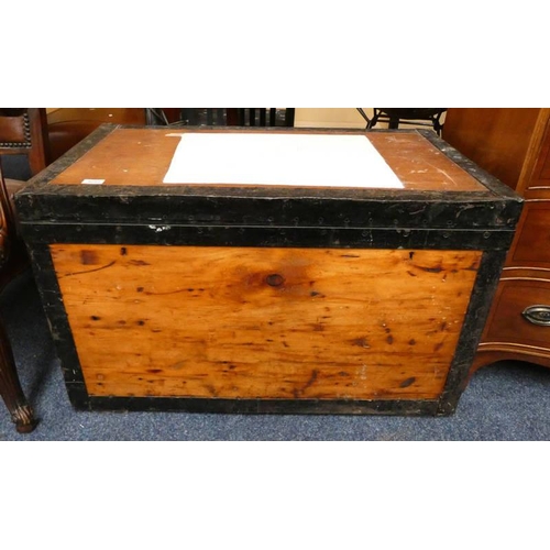 5052 - LEAD LINED HARDWOOD BOX WITH METAL FIXTURES MARKED ARMY & NAVY C.S.L LONDON BOMBAY CALCUTTA, WIDTH 8... 