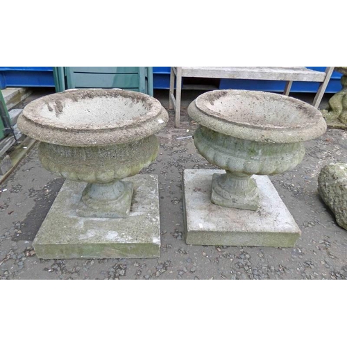 5085H - PAIR OF CONCRETE GARDEN PLANTERS ON PLINTH BASES, DIAMETER 46CM