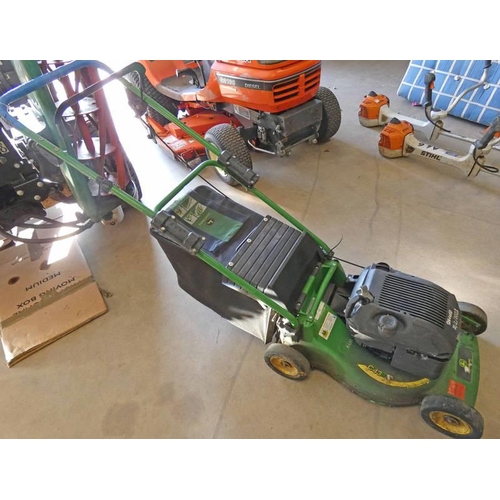 6018 - JOHN DEERE C43 WITH GRASS BOX 5.5HP 4 STROKE PUSH ROTARY MOWER 46CM WIDTH OF CUT **THIS LOT WILL BE ... 