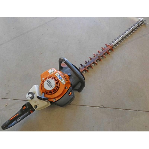 6051 - STIHL HS82T HEDGETRIMMER 30'' DOUBLE BLADED HEDGE TRIMMER DESIGNED FOR FINE TRIMMING **THIS LOT WILL... 