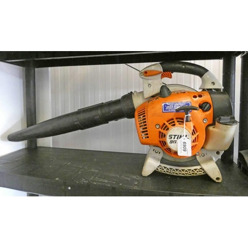 6069 - STIHL HAND HELD BLOWER BG86 C-E 27CC HAND HELD LEAF BLOWER **THIS LOT WILL BE SOLD + VAT ON THE HAMM... 