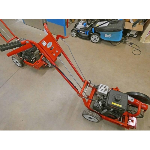 6082 - BUSHRANGER EDGER 4 STOKE LAWN EDGING MACHINE **THIS LOT WILL BE SOLD + VAT ON THE HAMMER**