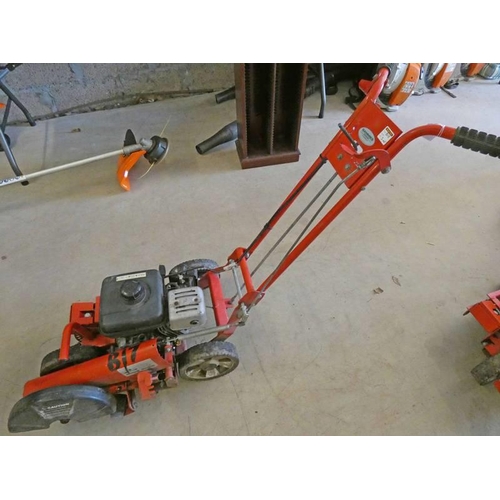 6089 - BUSHRANGER EDGER 4 STOKE LAWN EDGING MACHINE **THIS LOT WILL BE SOLD + VAT ON THE HAMMER**