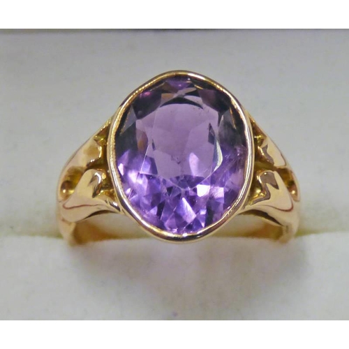 67 - GOLD OVAL AMETHYST SET RING MARKED 585