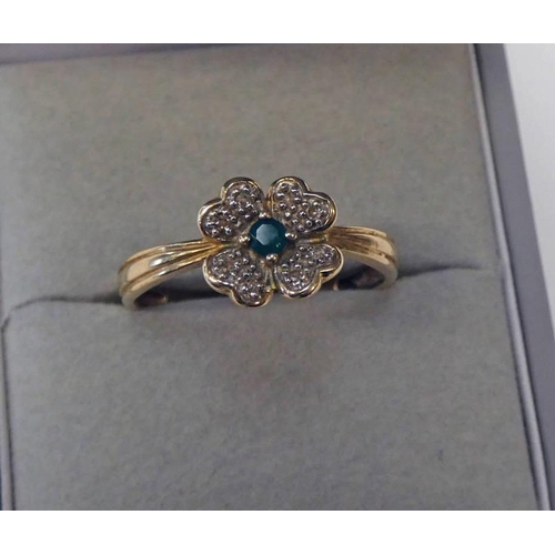 677 - 9CT GOLD EMERALD & DIAMOND DAISY RING - 1.7G