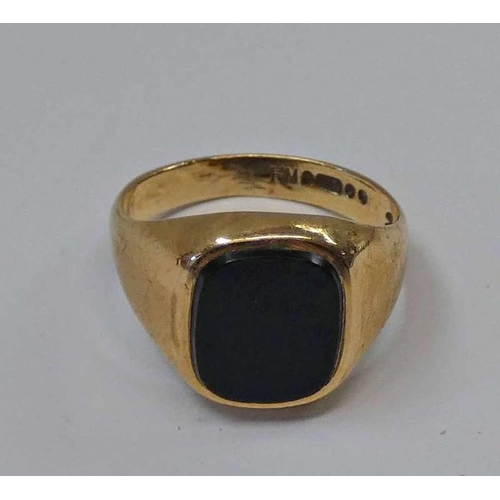 68 - 9CT GOLD SIGNET RING - 2.6 G RING SIZE K