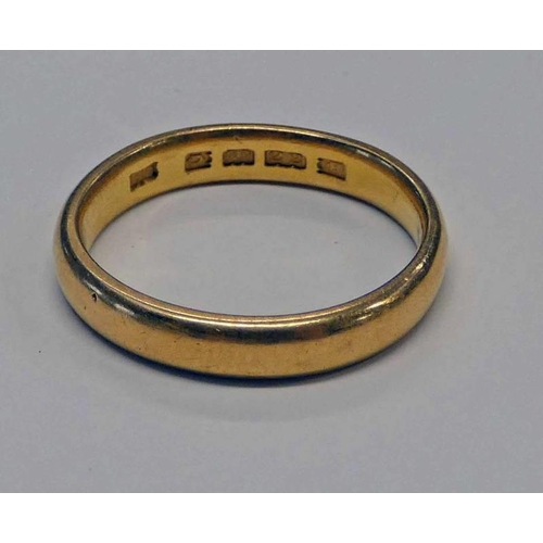 73 - 22CT GOLD WEDDING BAND - RING SIZE Q, 6G