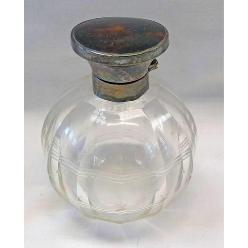 81 - SILVER & TORTOISESHELL LIDDED GLOBULAR GLASS SCENT BOTTLE, BIRMINGHAM 1922 - 9CM TALL