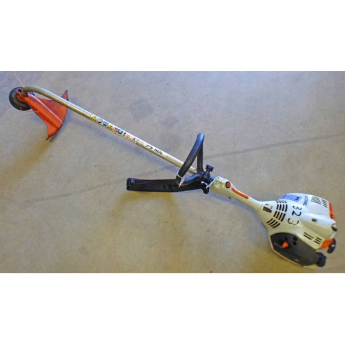 6047 - STIHL FS50 CE SCRUBCUTTER 40CC PROFESSIONAL BRUSH CUTTER/STRIMMER WITH HARNESS **THIS LOT WILL BE SO... 