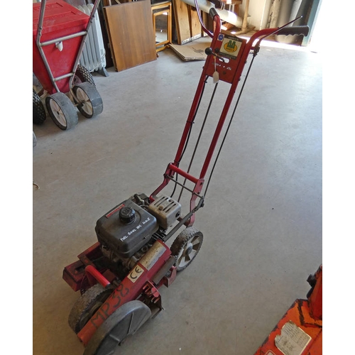 6085 - BUSHRANGER EDGER 4 STOKE LAWN EDGING MACHINE (FUEL BOWL HAS HOLE) **THIS LOT WILL BE SOLD + VAT ON T... 