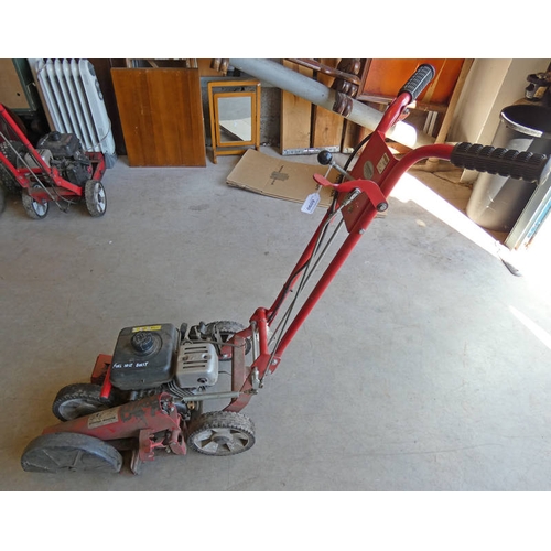 6090 - BUSHRANGER EDGER 4 STOKE LAWN EDGING MACHINE (FUEL HOSE BURST) **THIS LOT WILL BE SOLD + VAT ON THE ... 