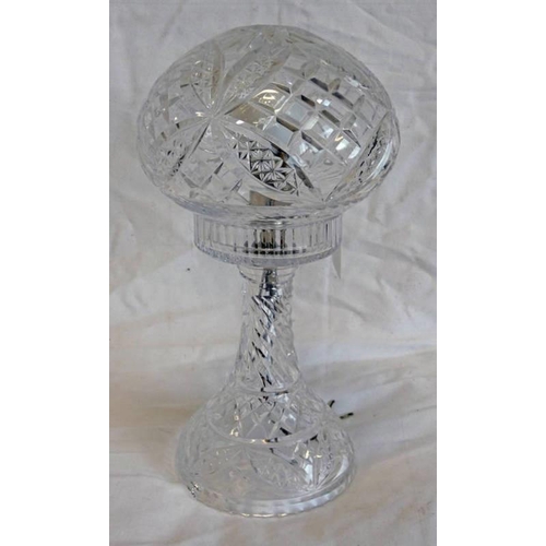 1076 - 19TH CENTURY CUT CRYSTAL TABLE LAMP - 30 CM TALL