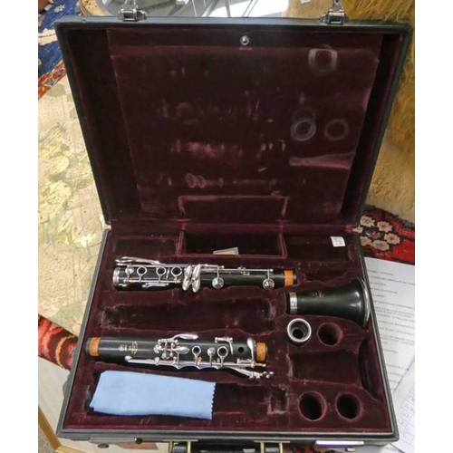 1124 - YAMAHA 650 CLARINET IN YAMAHA CASE