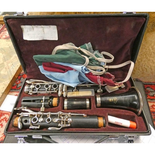 1125 - YAMAHA CLARINET IN CASE WITH ACCESSORIES