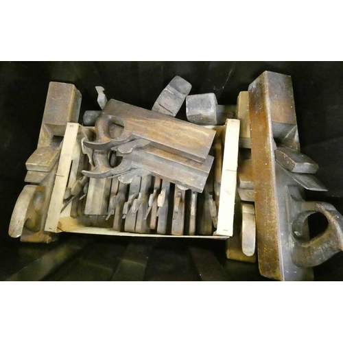 1138 - GOOD SELECTION OF WOOD WORKING PLANES IN A LARGE PLASTIC CRATE