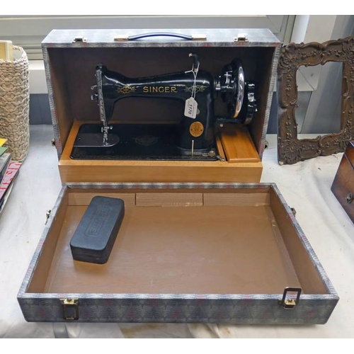 1170 - CASED SINGER SEWING MACHINE