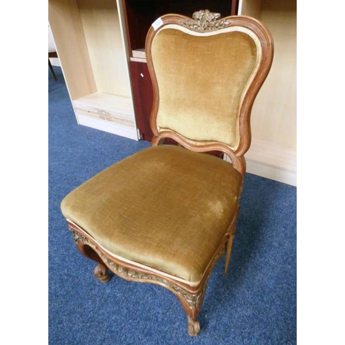 118 - 19TH CENTURY WALNUT & GILT CHAIR WITH DECORATIVE CARVING ON CABRIOLE SUPPORTS