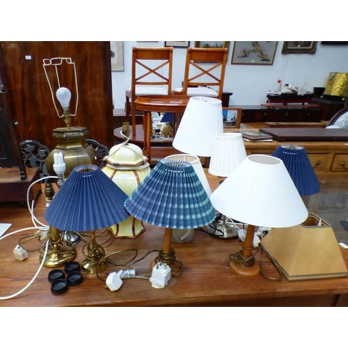 120K - SELECTION OF VARIOUS TABLE LAMPS TO INCLUDE PAIR OF METAL LAMPS, YELLOW PORCELAIN LAMP, ETC