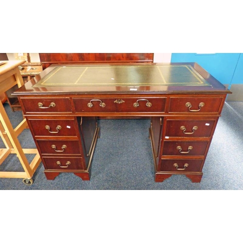 121 - MAHOGANY TWIN PEDESTAL DESK OF 9 DRAWERS WITH LEATHER INSET TOP, LENGTH 122CM