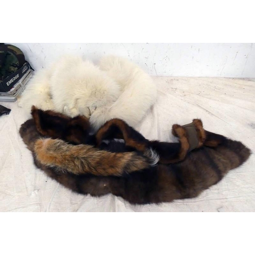 1210 - 3 FUR STOLES