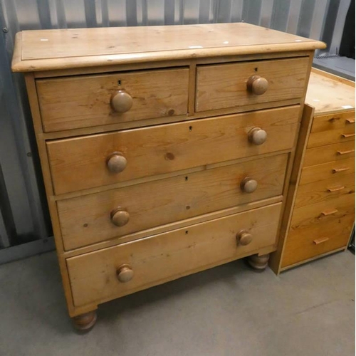 129 - PINE CHEST OF 2 SHORT OVER 3 LONG DRAWERS ON TURNED SUPPORTS, WIDTH 93CM X HEIGHT 104CM