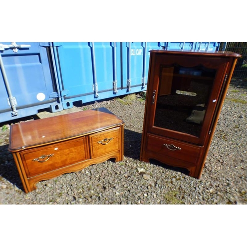 138 - CONTINENTAL MAHOGANY MEDIA CABINET WITH GLASS PANEL DOOR OVER DRAWER, WIDTH 60CM X HEIGHT 102CM AND ... 