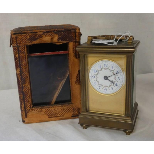 1520 - FRENCH BRASS CASED CARRIAGE CLOCK WITH WORKS BY R 8R CO FRANCE WITH REEF HANDLE & LEATHER COVERED TR... 