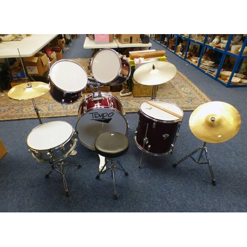 154 - TEMPO BY DIXON 8-PIECE DRUM SET WITH STOOL