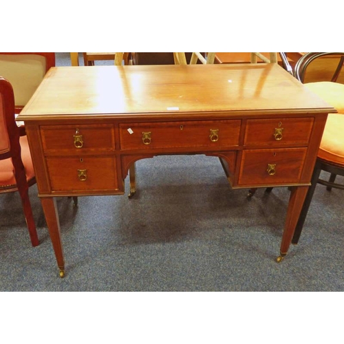 192 - 19TH CENTURY CROSSBANDED MAHOGANY DESK OF 5 DRAWERS ON SQUARE SUPPORTS WITH DECORATIVE INLAY. LENGTH... 