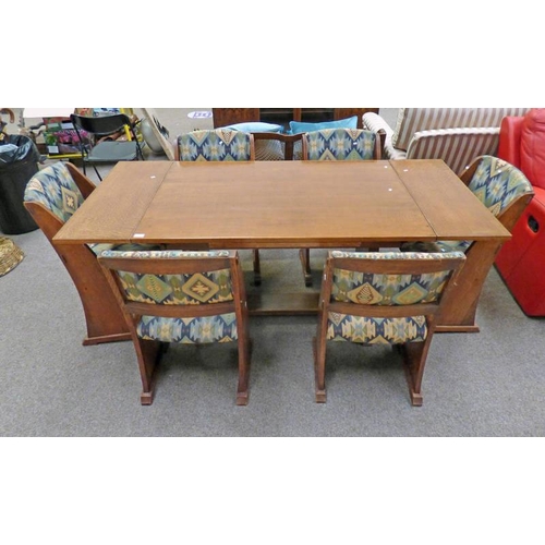 207 - EARLY 20TH CENTURY ART AND CRAFTS STYLE OAK EXTENDING DINING TABLE AND SET OF OAK DINING CHAIRS. LEN... 