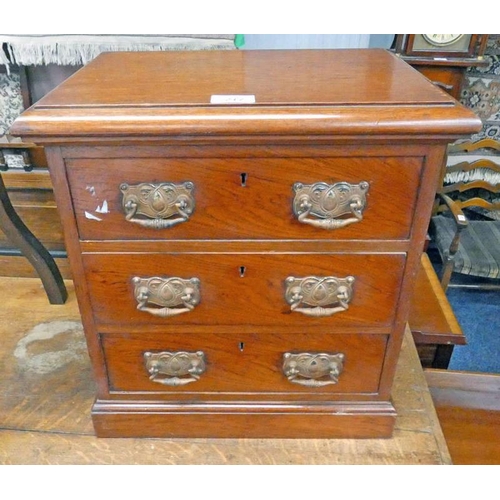 217 - EARLY 20TH CENTURY OAK 3 DRAWER MINIATURE CHEST, WIDTH 40CM X HEIGHT 43CM