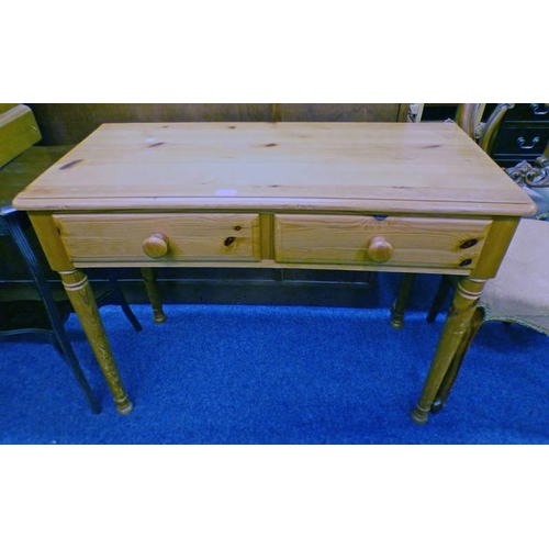 236 - PINE SIDE TABLE OF 2 DRAWERS ON TURNED SUPPORTS LENGTH 98 CM