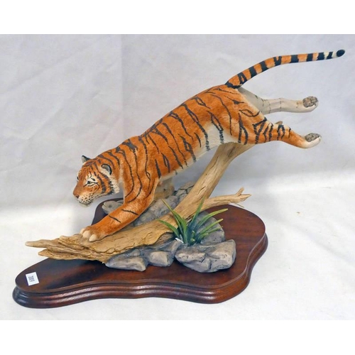 3009 - BORDER FINE ARTS 'BENGAL TIGER' FIGURE MARKED 'W.W.F 1991 B.F.A SCOTLAND, NO.709/750 BY R T ROBERTS'