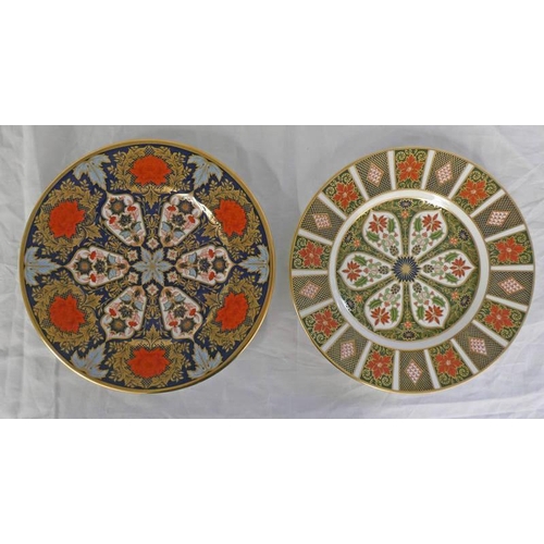 3045 - ROYAL CROWN DERBY DECORATIVE PLATE WITH OLD IMARI PATTERN DIAMETER - 27 CM TOGETHER WITH SIMILAR