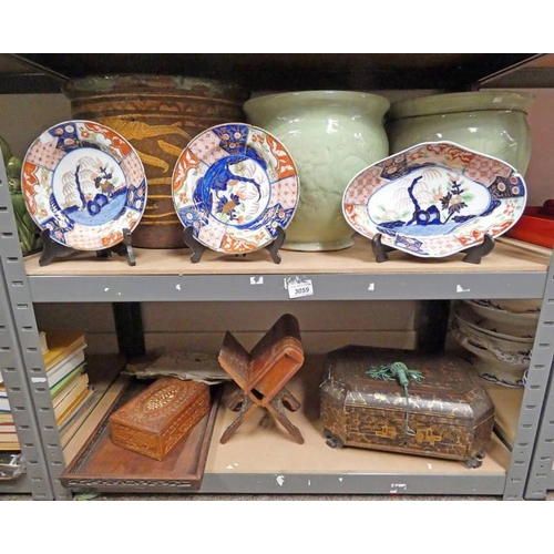 3059 - CHINESE & ORIENTAL PORCELAIN INCLUDING LACQUER BOX, CARVED  TRAY, LARGE GREEN BOWLS ETC ON 2 SHELVES