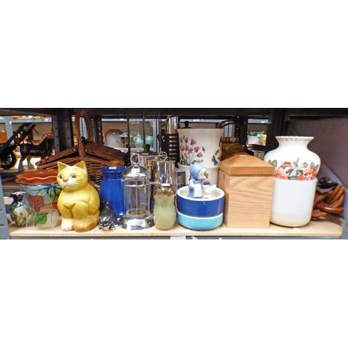 3125A - SELECTION OF VARIOUS ITEMS INCLUDING WICKER BASKET, PORTMEIRION PLANT POTS, OWL GLASS PAPERWEIGHT AN... 