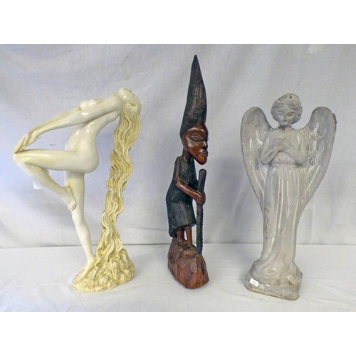 3126A - CATCHING DREAMS FIGURE - 47 CMS HIGH , FIGURE OF AN ANGEL AND CARVED ETHNIC FIGURE