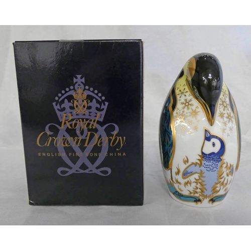 3129 - ROYAL CROWN DERBY PENGUIN WITH CHICK PAPERWEIGHT WITH GOLD STOPPER. BOXED