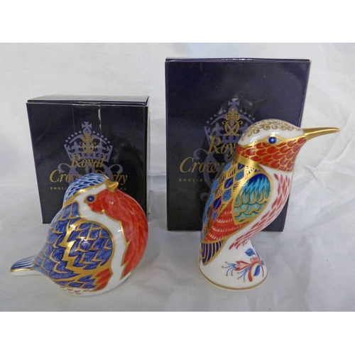 3138 - TWO ROYAL CROWN DERBY PAPERWEIGHTS INCLUDING ROBIN TOGETHER WITH KINGFISHER BOTH BOXED WITH GOLD STO... 