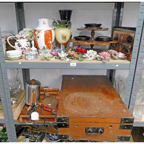 3173 - SELECTION OF VARIOUS ITEMS INCLUDING VASES, PAPERWEIGHTS, COPPER TRAYS AND OTHERS OVER TWO SHELVES