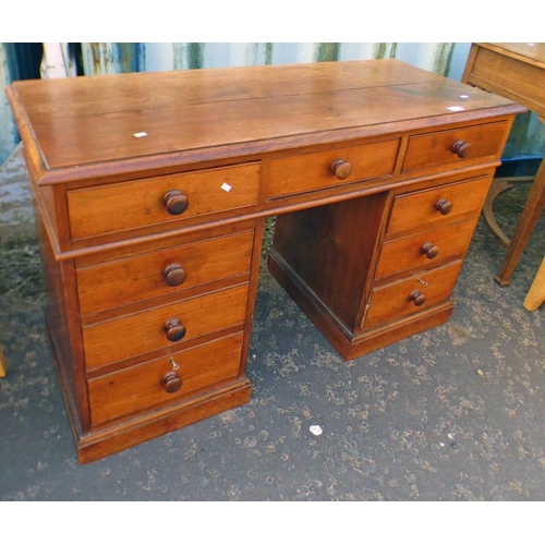 38 - 19TH CENTURY MAHOGANY TWIN PEDESTAL DESK OF 9 DRAWERS, LENGTH 122CM