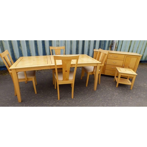 71 - BEECH WOOD DINING ROOM SUITE TO INCLUDE EXTENDING DINING TABLE, SET OF 4 CHAIRS INCLUDING 2 ARMCHAIR... 