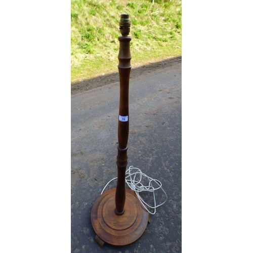 75 - OAK STANDARD LAMP WITH TURNED COLUMN HEIGHT 106 CM