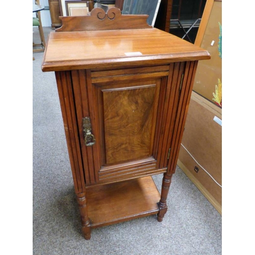 86 - LATE 19TH CENTURY WALNUT SINGLE DOOR BEDSIDE CABINET ON TURNED SUPPORTS, WIDTH 41CM X HEIGHT 84CM