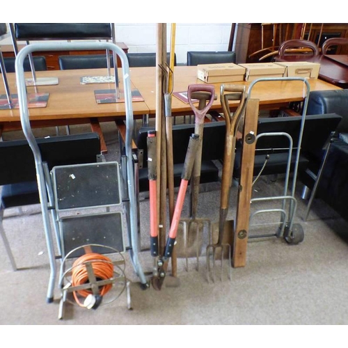 5051I - SELECTION OF GARDEN TOOLS TO INCLUDE SHOVEL, LOPPERS ETC AND STEP LADDER