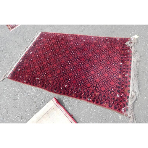 1527 - EASTERN STYLE CARPET WITH RED AND BLACK PATTERN - 190 CM X 122 CM